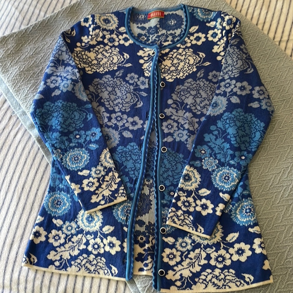 Oleana Cardigan in Varying Shades of Blue XS